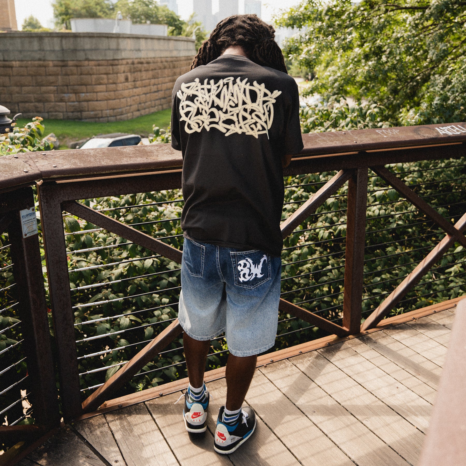 8 YEAR GRAFFITI TEE BLACK - Image 8