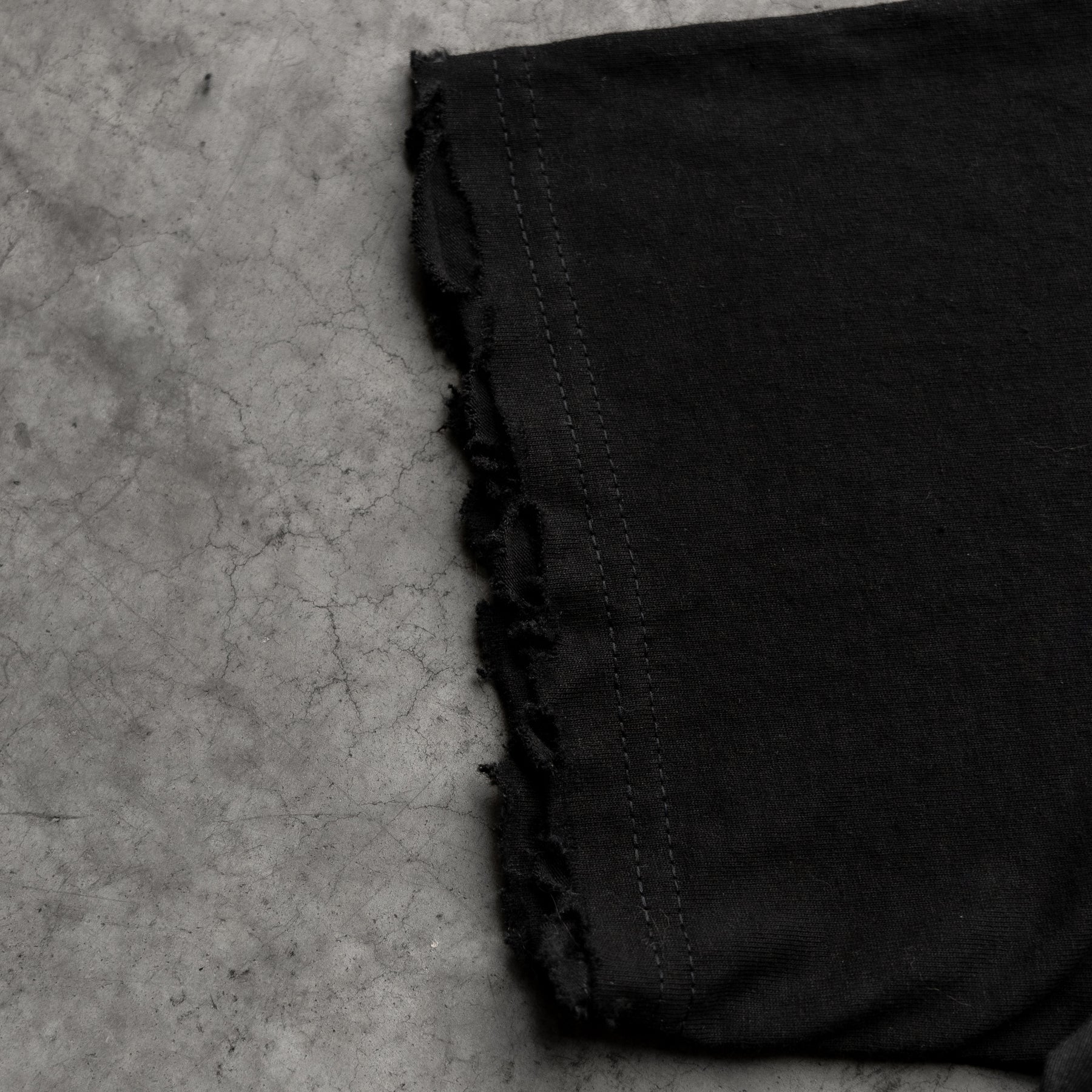 TRIBAL 8W DISTRESSED TEE BLACK - Image 7