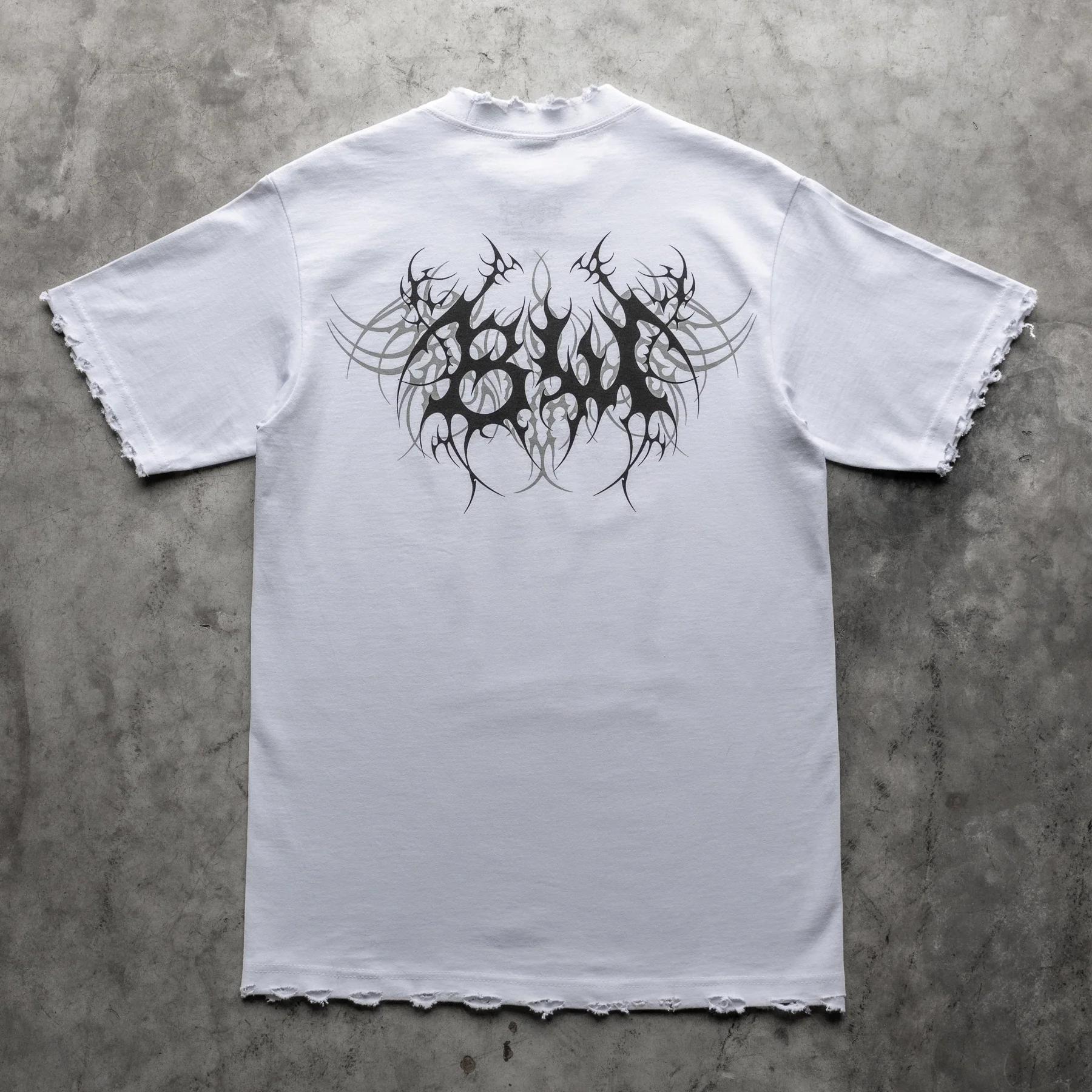 TRIBAL 8W DISTRESSED TEE WHITE - Image 3