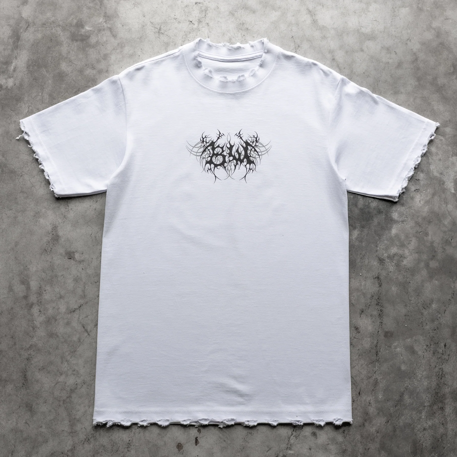 TRIBAL 8W DISTRESSED TEE WHITE - Image 4