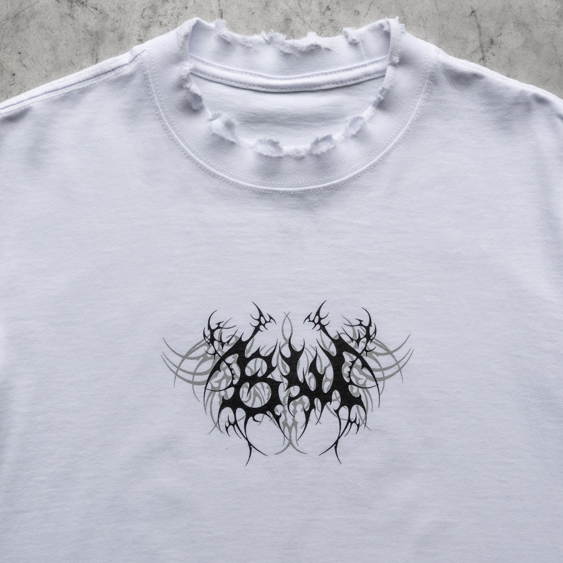 TRIBAL 8W DISTRESSED TEE WHITE - Image 6
