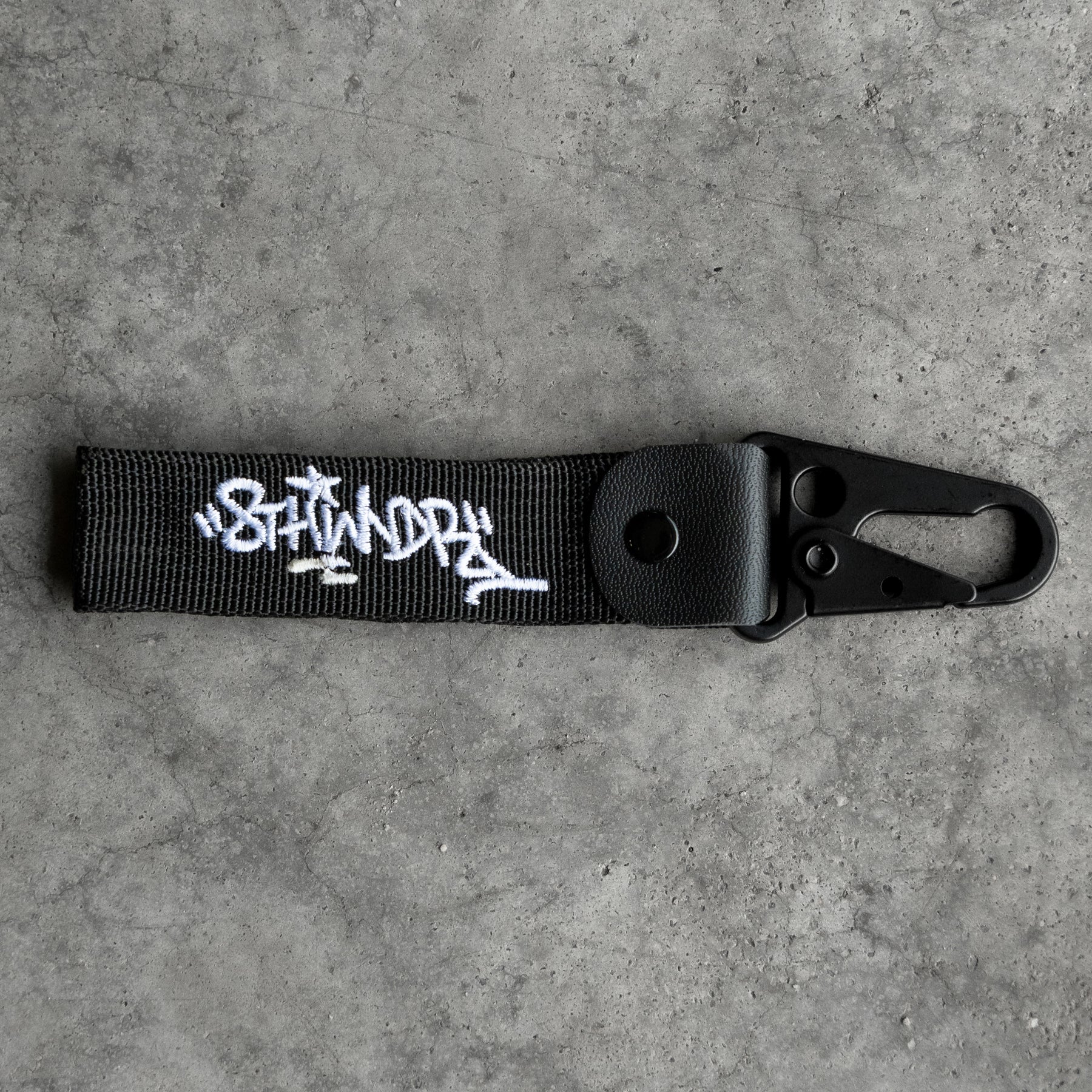 GRAFFITI LOGO FLIGHT TAG BLACK - Image 2