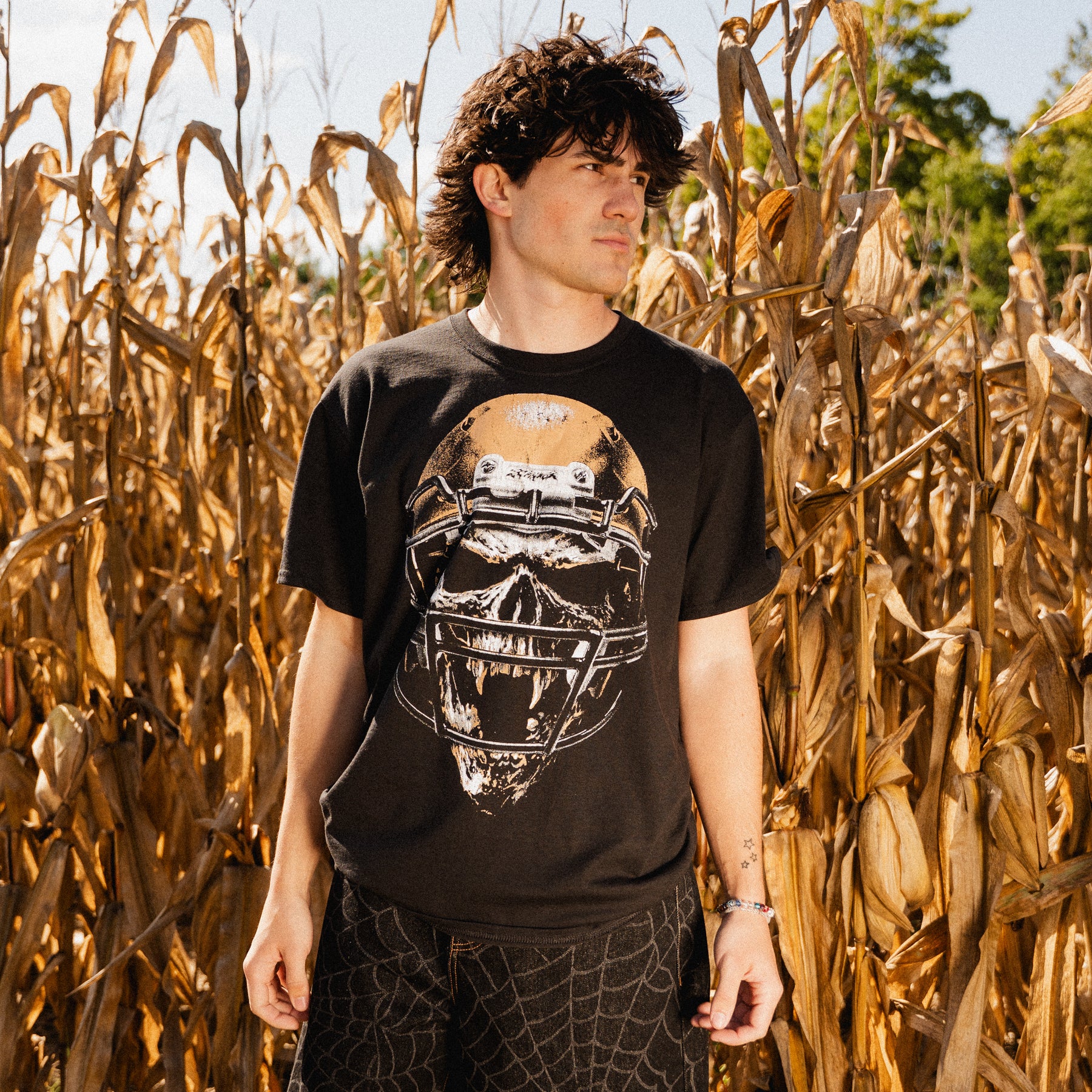 SKULL HELMET TEE BLACK - Image 7